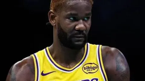 27分场均得分却只犯三误，年薪5120万却遭弃，显然岁月已不饶人。